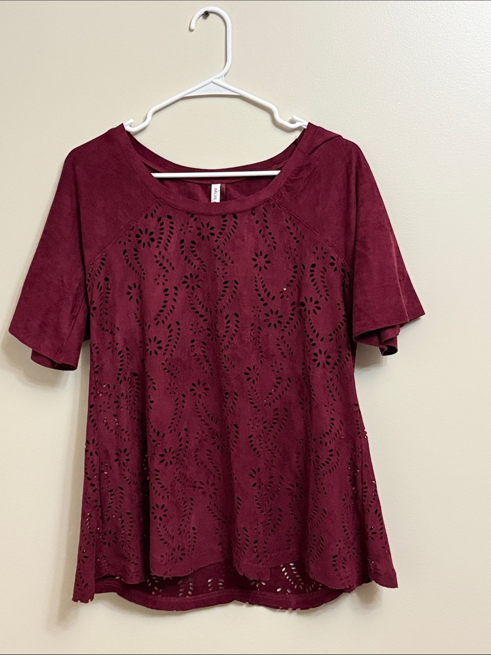 Women's Laser-Cut Short Sleeve Top in Burgundy